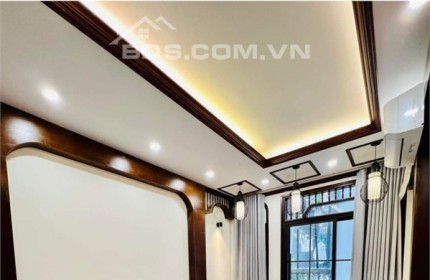 Không thể tin nổi: Nhà 6 tầng 32m2 trung tâm Cầu Giấy - Giá chưa đến 5 tỷ